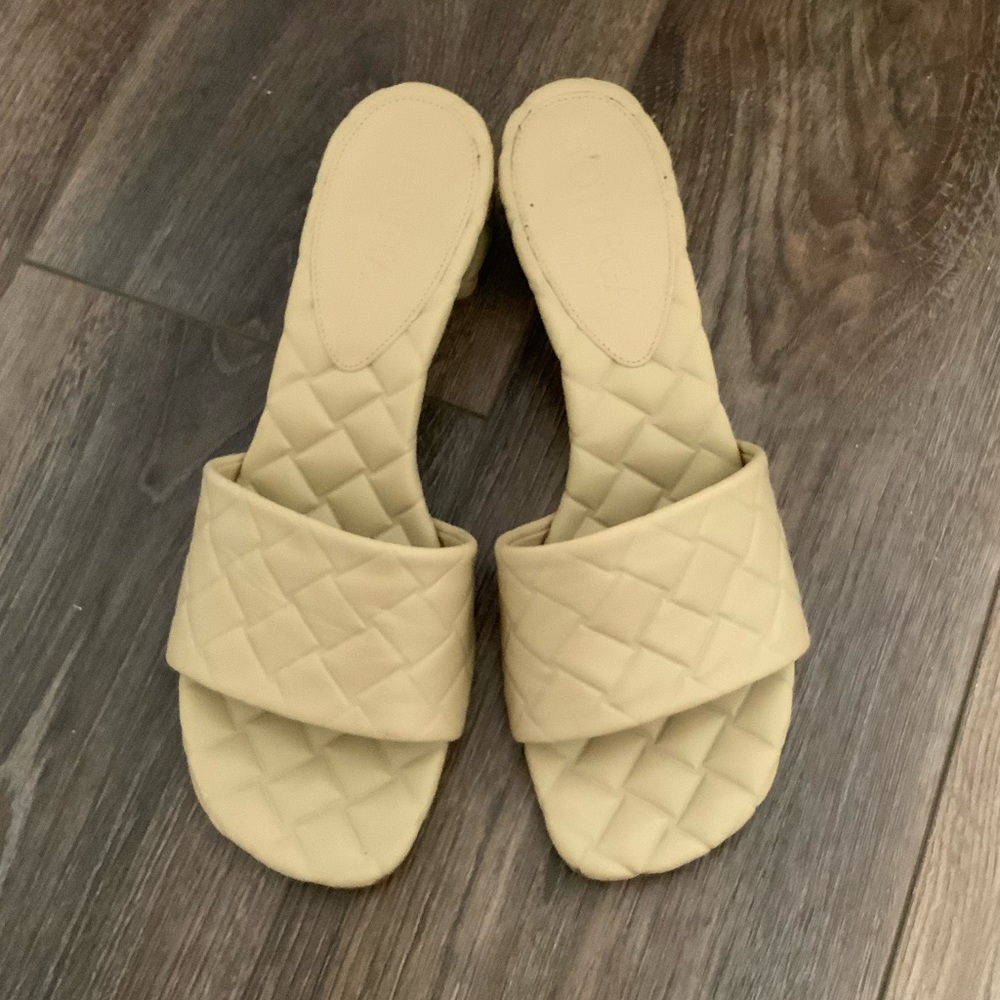 Quilted Bottega Veneta Beige Slide Sandals